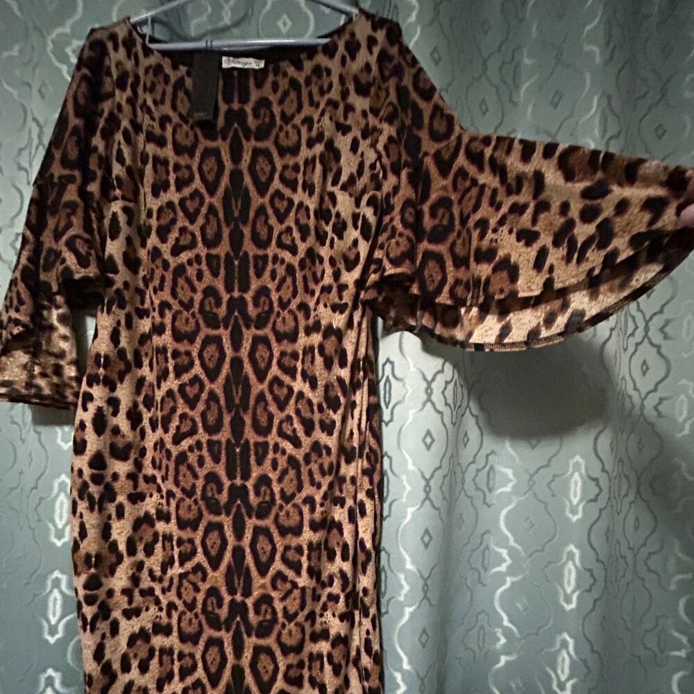 V femage Leopard Print Dress w/Bell Sleeves Size 16. NWT